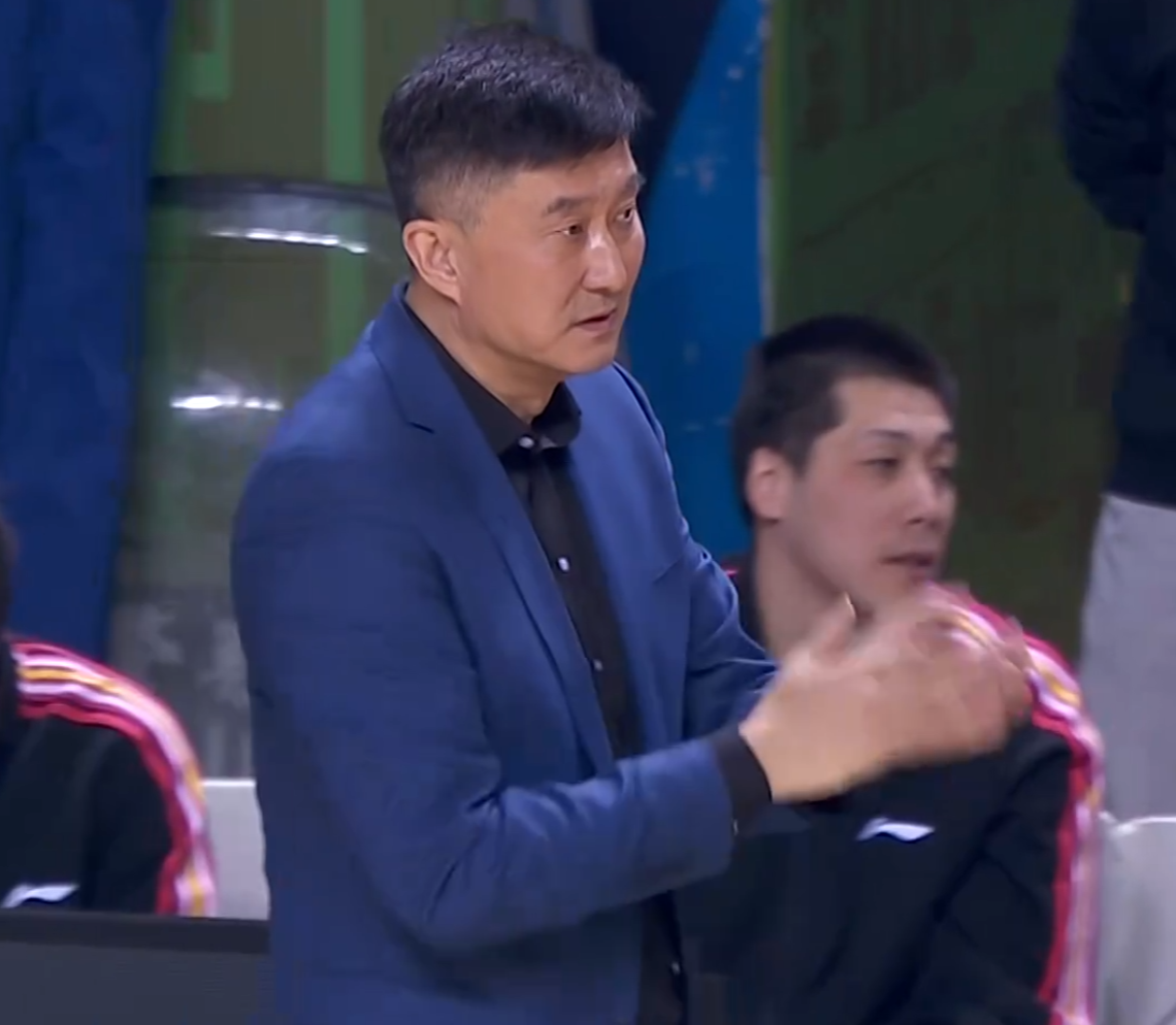 星空体育平台-广东16分大胜同曦!胡明轩王者归来,焦泊乔爆发砍两双,徐杰9+5