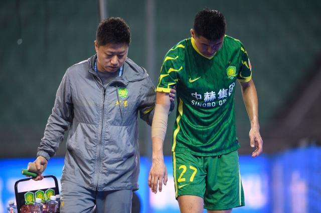 星空体育下载-国足再迎坏消息！京鲁战两大国脚受伤赛季报销